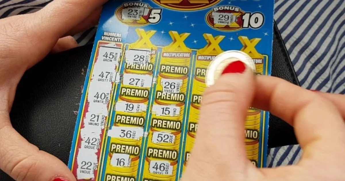 Καταστηματάρχης στην Ιταλία έκλεψε από ηλικιωμένη το τυχερό «ξυστό» που μόλις της είχε πουλήσει