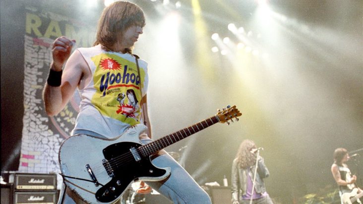 Τζόνι Ραμόνε - Κιθάρα