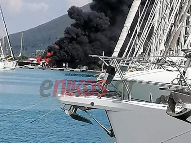Λευκάδα: Μεγάλη φωτιά σε σκάφος στη μαρίνα – ΦΩΤΟ αναγνώστη