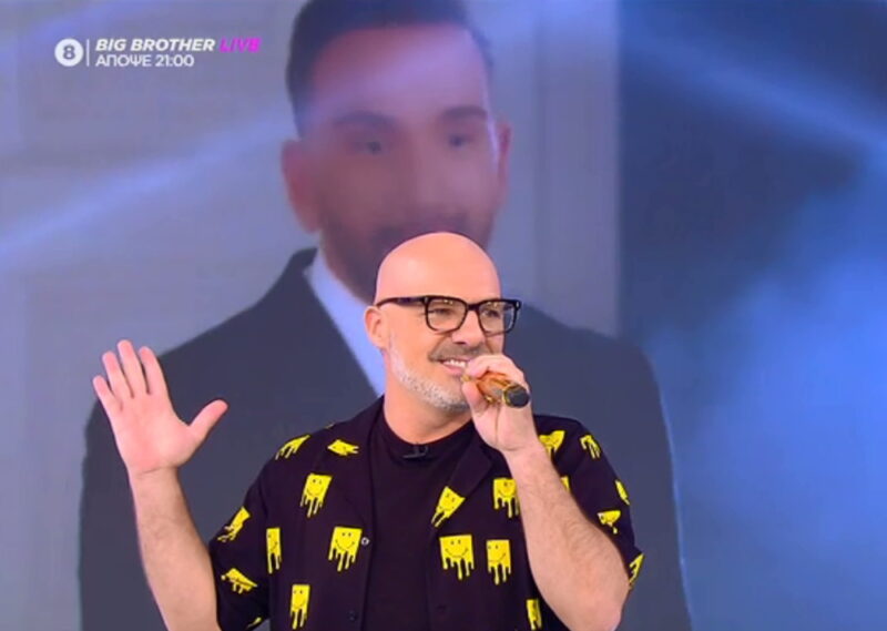 Νίκος Μουτσινάς: Το έριξε στο τραγούδι με το “ταλέντο” του να τον οδηγεί στο J2US