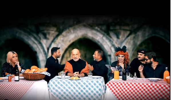 Μουτσινάς τρέιλερ σκασμός