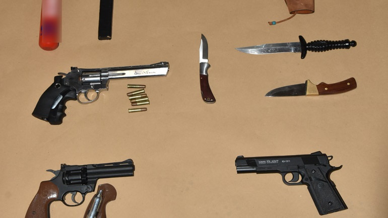 Επεισόδια στο ΕΠΑΛ Σταυρούπολης: Βρέθηκαν όπλα και μαχαίρια στα σπίτια δύο συλληφθέντων