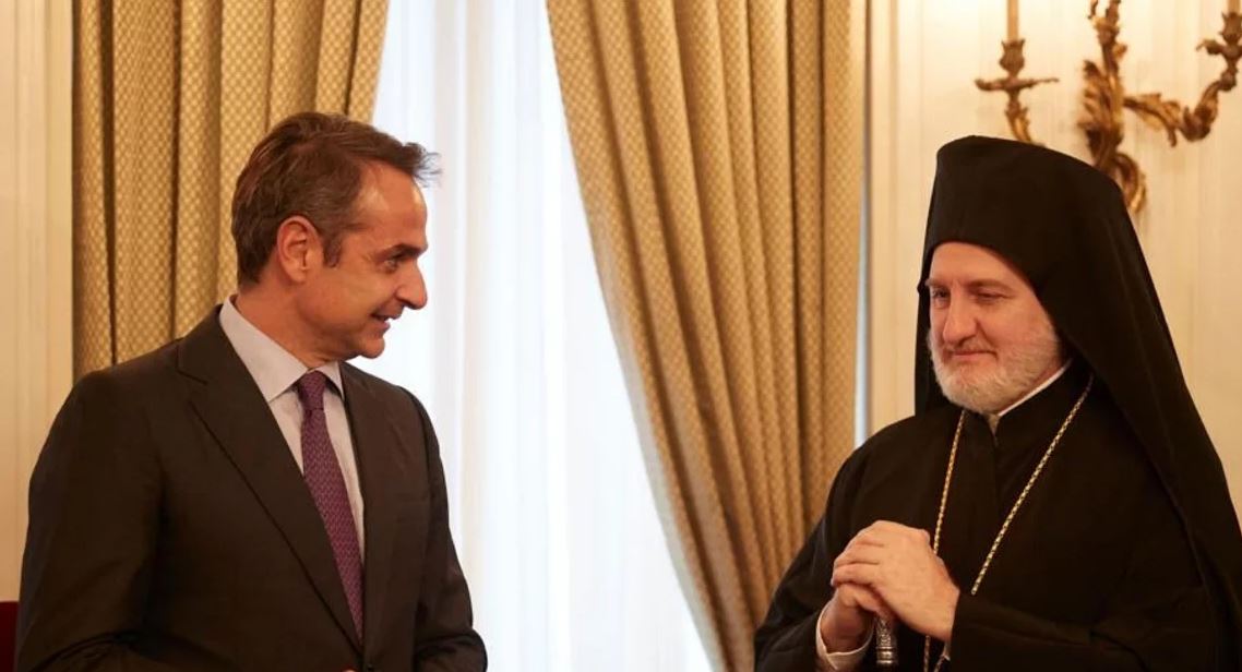 Ξεκίνησε η συνάντηση Μητσοτάκη με τον Αρχιεπίσκοπο Αμερικής, Ελπιδοφόρο