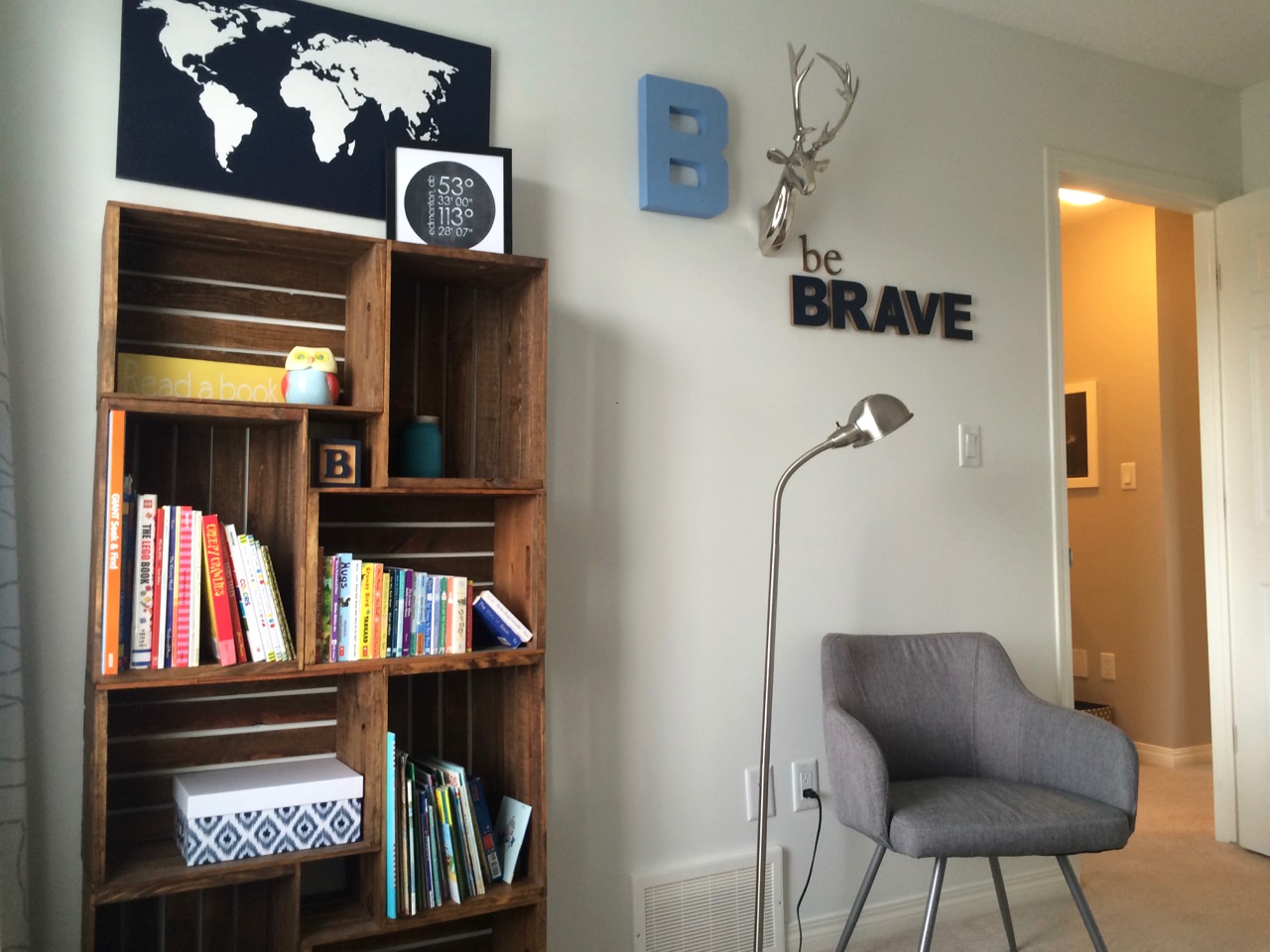 Φοιτητικό σπίτι: Πώς να φτιάξεις βιβλιοθήκη από καφάσια