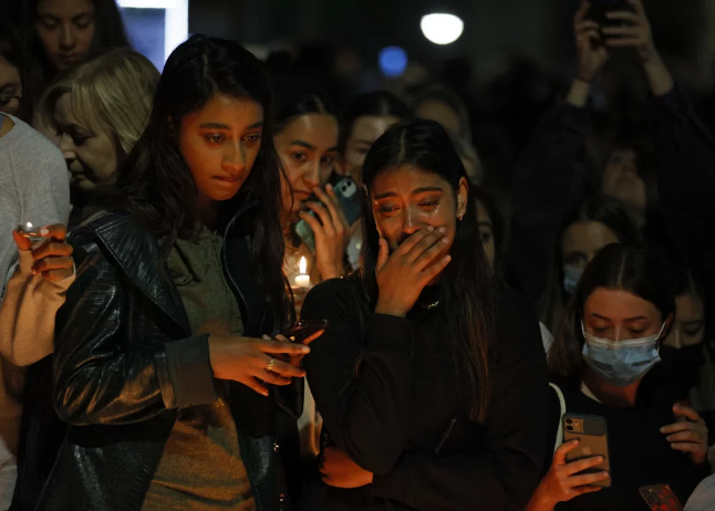 Βρετανία: Αγρυπνία στη μνήμη της 28χρονης δασκάλας που δολοφονήθηκε