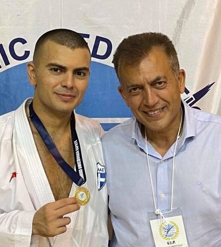 Γιάννης Βρούτσης: Πρωταθλητής στο καράτε ο γιος του Βασίλης – ΒΙΝΤΕΟ