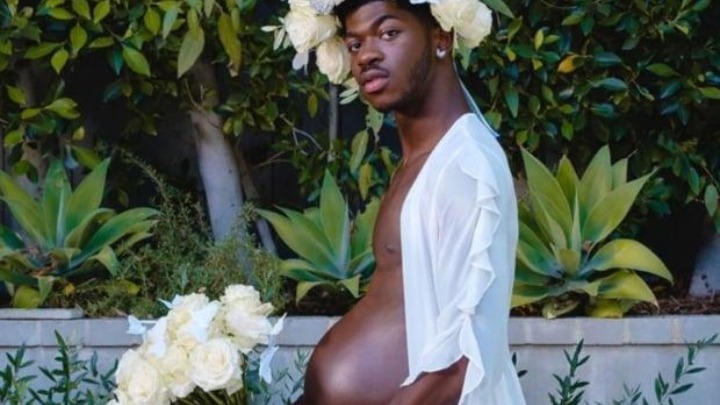 Οι ανατρεπτικές ΦΩΤΟ του Lil Nas X – Έγκυος για… το νέο του άλμπουμ