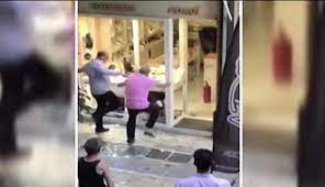 Ζακ Κωστόπουλος- επίθεση