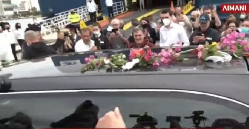 Μίκης Θεοδωράκης: Συγκινητικό το “αντίο” στο λιμάνι του Πειραιά