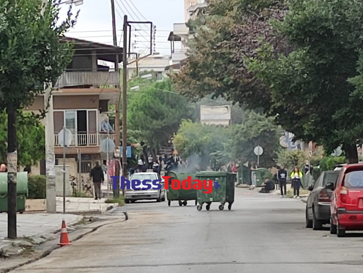 Θεσσαλονίκη: Ένταση για δεύτερη ημέρα στο ΕΠΑΛ Ευόσμου – Οδοφράγματα, κροτίδες και 28 προσαγωγές