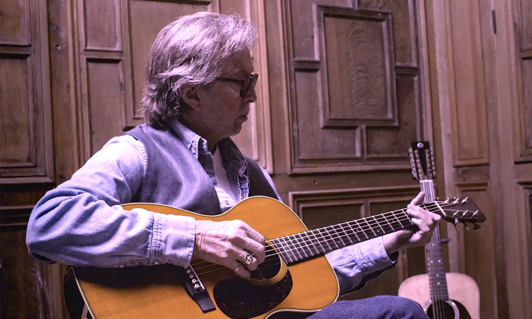 Η νέα unplugged εκτέλεση του Eric Clapton στο “Black Magic Woman”