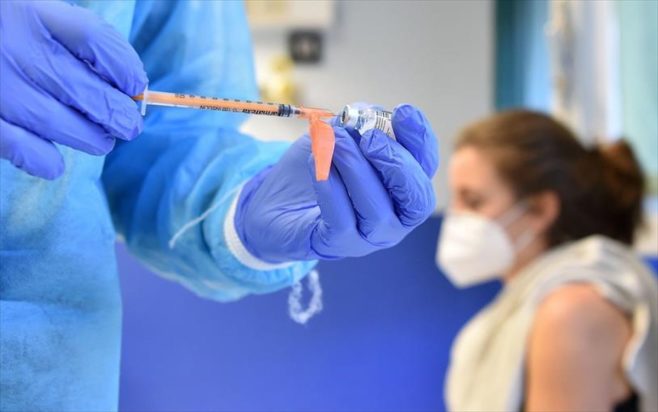 Γιάννης Οικονόμου-τρίτη δόση εμβολίου