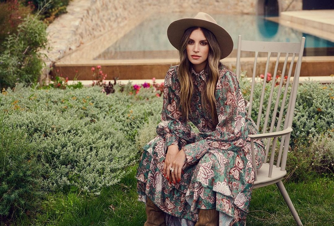 Αθηνά Οικονομάκου