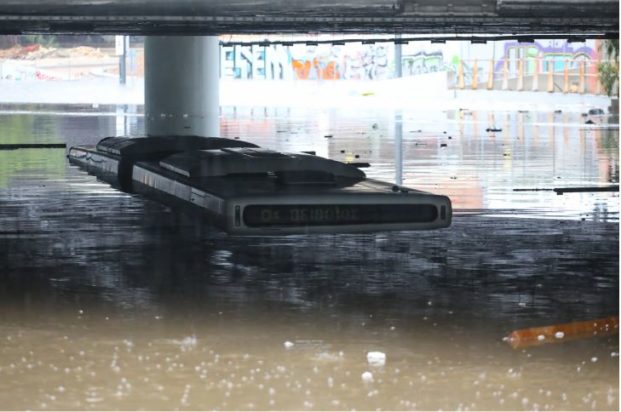 κακοκαιρία Μπάλλος-λεωφορείο