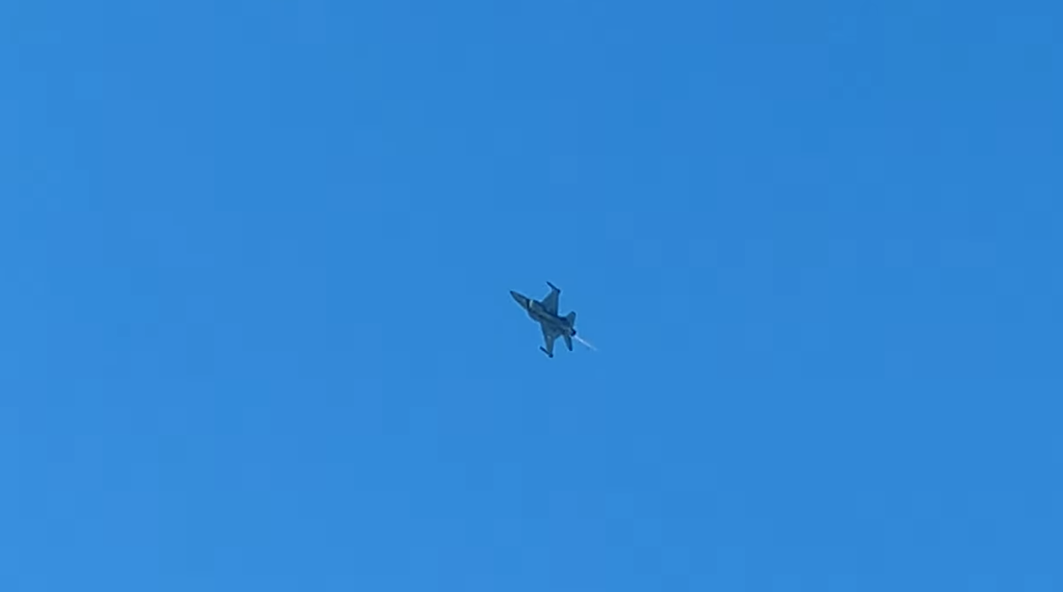 Θεσσαλονίκη: Εντυπωσιακοί ελιγμοί του F-16 στη δοκιμαστική πτήση πριν από την παρέλαση