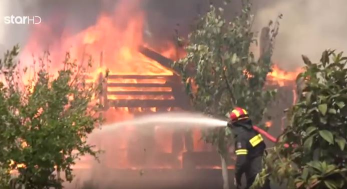 Η τρομακτική στιγμή που η φωτιά έφτασε στο σπίτι του GNTM – Εκκενώθηκε η βίλα