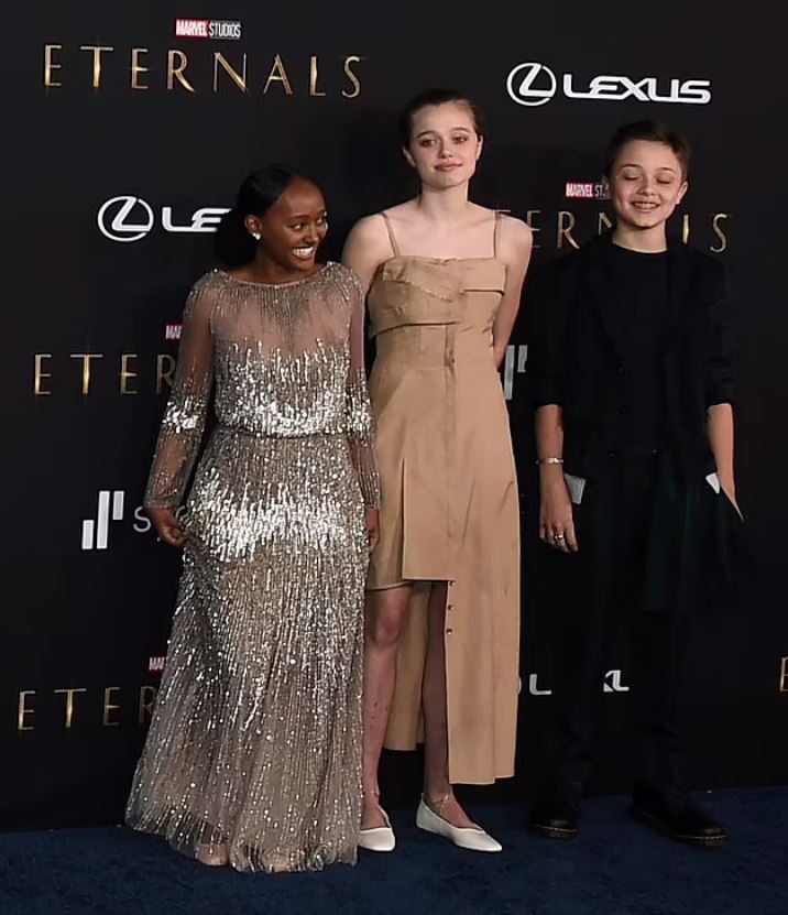 Αντζελίνα Τζολί Σιλό φόρεμα