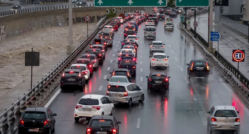 Κακοκαιρία “Μπάλλος”: Άνοιξε νωρίτερα ο Κηφισός και η παραλιακή