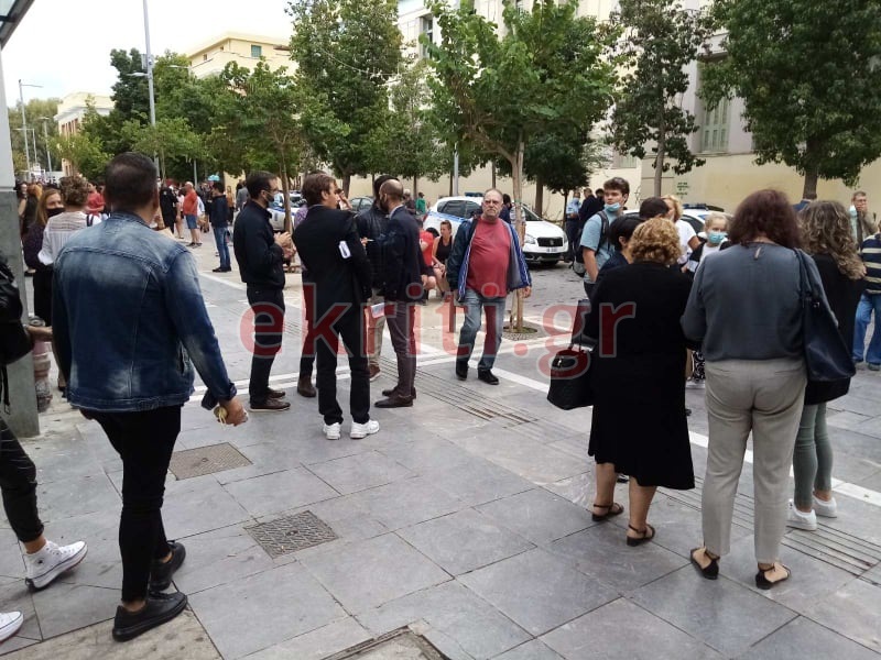 Σεισμός στην Κρήτη: Πανικός έξω από τα σχολεία