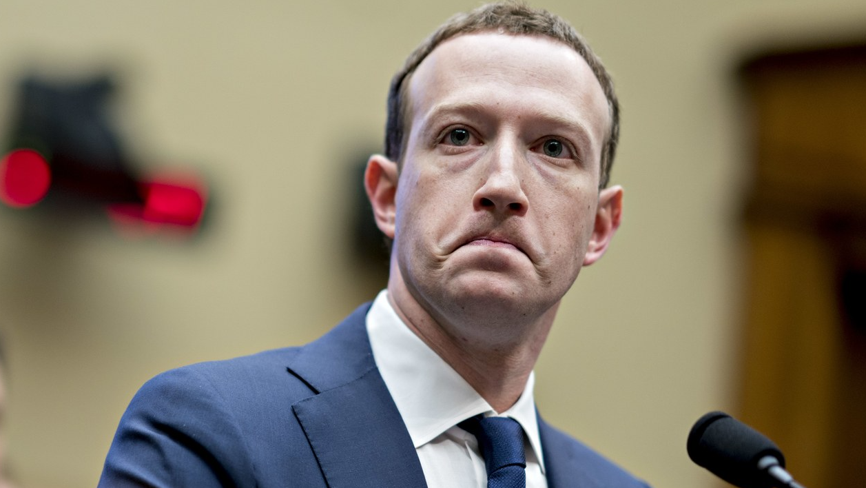 Επίθεση στο αφεντικό του Facebook μετά την… καθυστερημένη συγγνώμη – 680.000 σχόλια και ξεκαρδιστικά memes