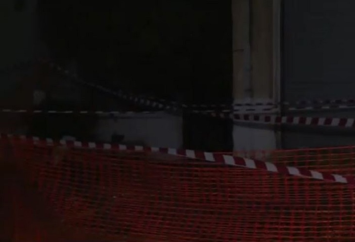 “Μπάλλος”: Κατέρρευσε μπαλκόνι στη Μεταμόρφωση από την κακοκαιρία – ΒΙΝΤΕΟ