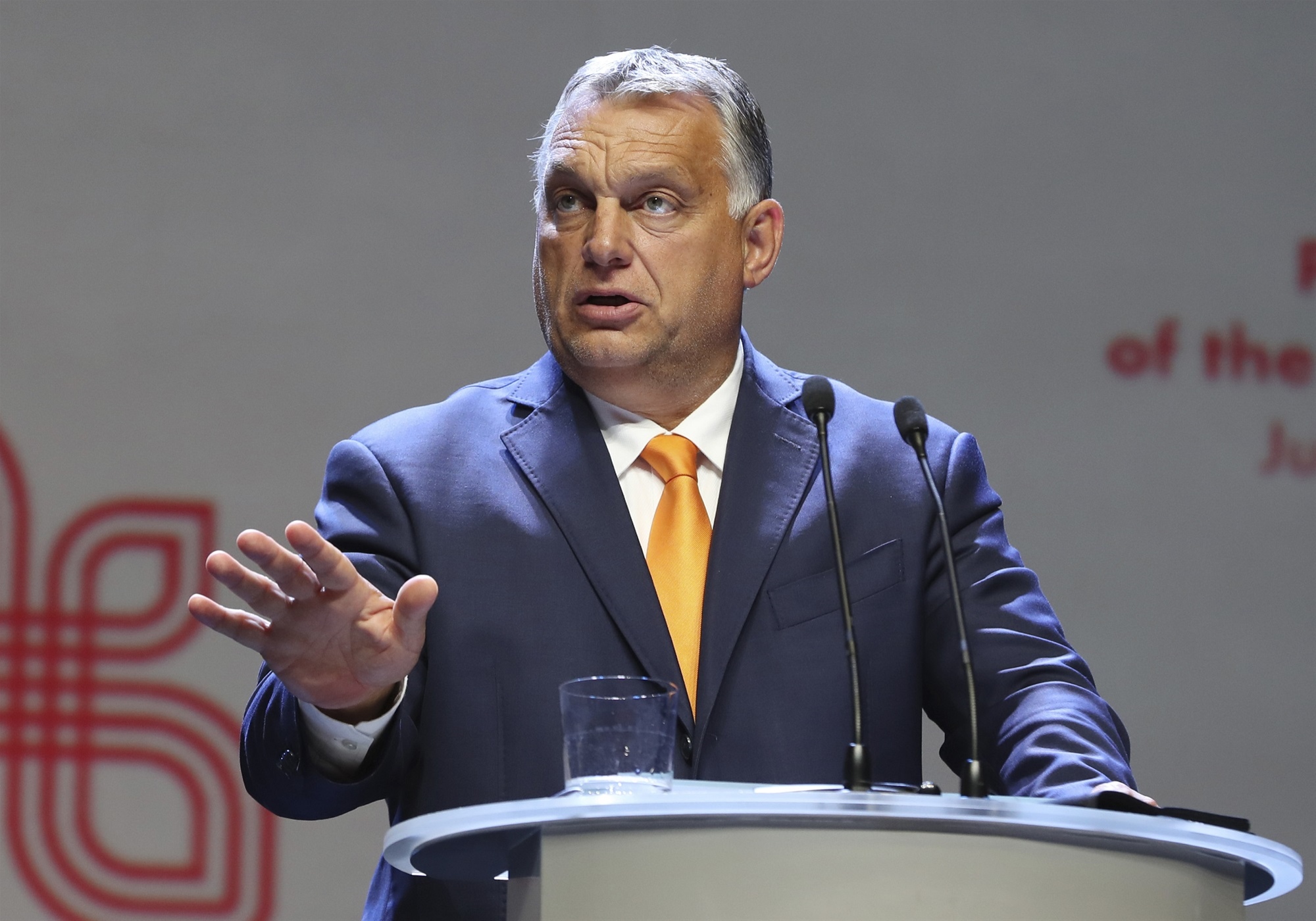 “Βέλη” Όρμπαν: Η Ευρώπη μας συμπεριφέρεται σαν να είμαστε εχθροί