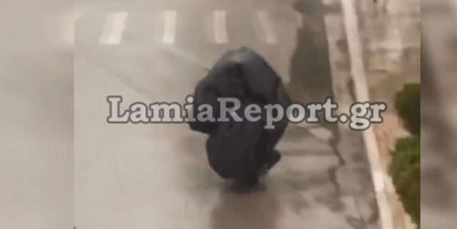 Στυλίδα: Η βροχή έβγαλε τον… Batman στους δρόμους