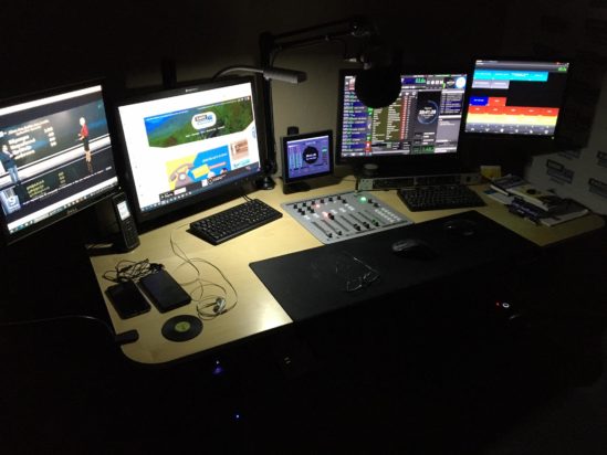 στούντιο ραδιόφωνο