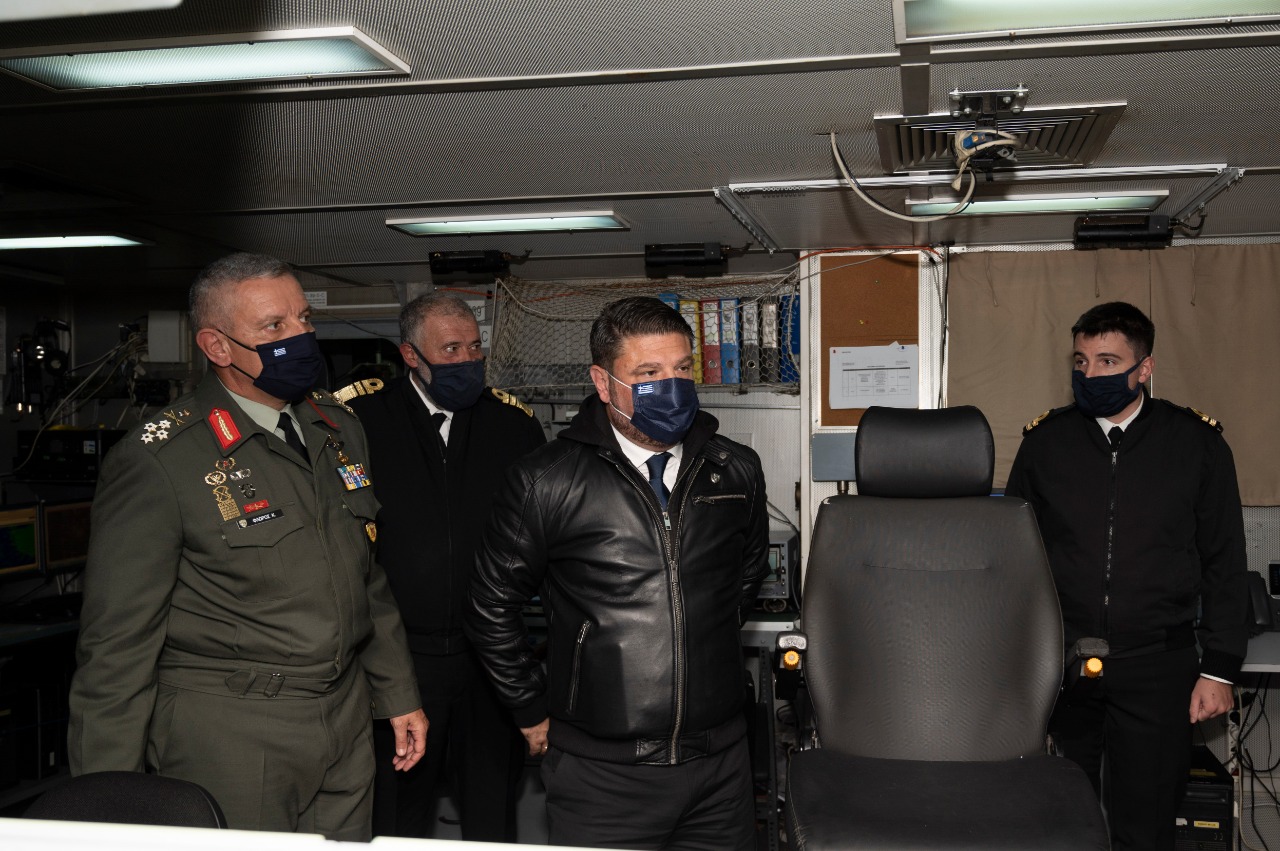 Στο υποβρύχιο «φάντασμα» και την τελευταία φρεγάτα ο Χαρδαλιάς – ΦΩΤΟ