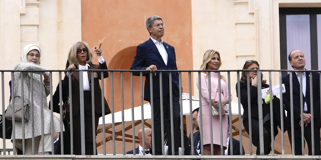 Εμινέ Ερντογάν: Σάλος με την πανάκριβη τσάντα της που κοστίζει 2,650 ευρώ – ΦΩΤΟ