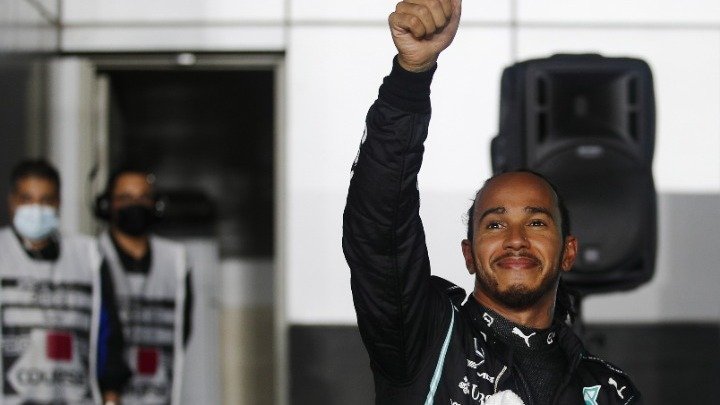 Κυρίαρχος ο Χάμιλτον στο Κατάρ – Πλησίασε τον Φερστάπεν