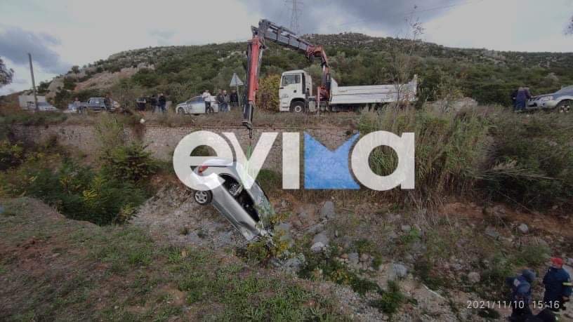 Αυτοκίνητο έπεσε στο ποτάμι στην Ν. Εύβοια