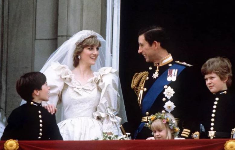 Σε δημοπρασία προσωπικές επιστολές της πριγκίπισσας Νταϊάνα – Τι έλεγε για το «άσχημο» διαζύγιό της με τον Κάρολο