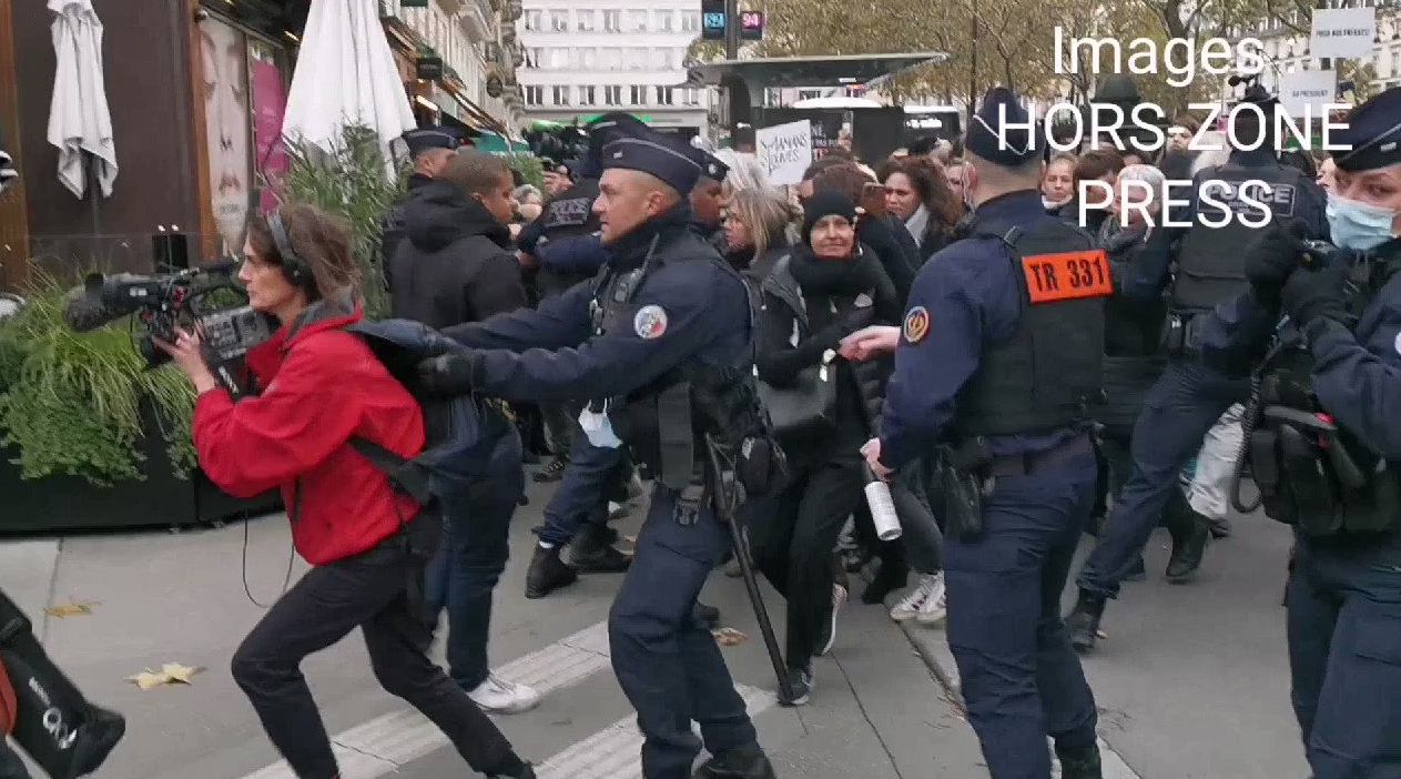 Γαλλία: Συγκρούσεις έξω από το Ελιζέ για την επιστροφή της μάσκας στα δημοτικά σχολεία