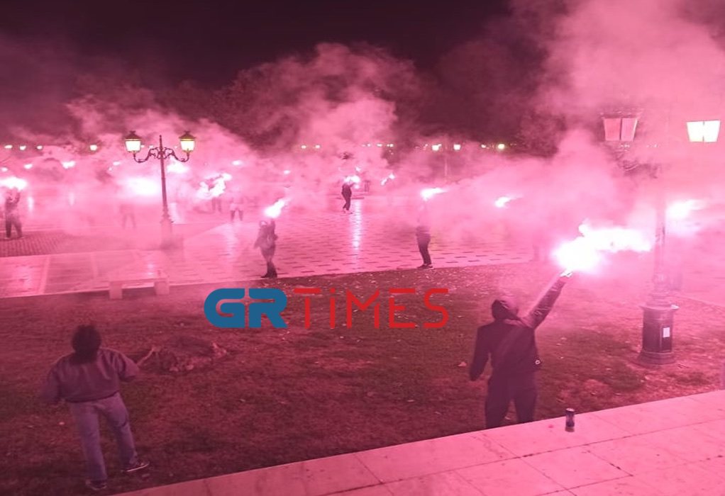 Θεσσαλονίκη: Ο Ηρακλής γιόρτασε 113 χρόνια ζωής – Η νύχτα έγινε μέρα στην Αριστοτέλους