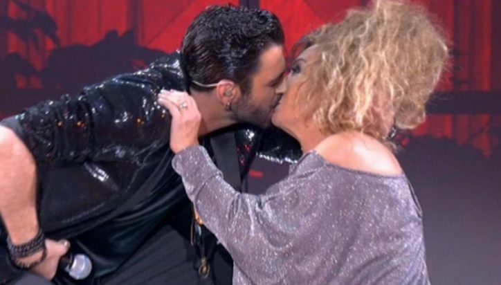 J2US Ελένη Δήμου