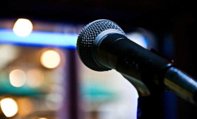 Καταγγελία σε βάρος γνωστού τραγουδιστή από συνεργάτιδα