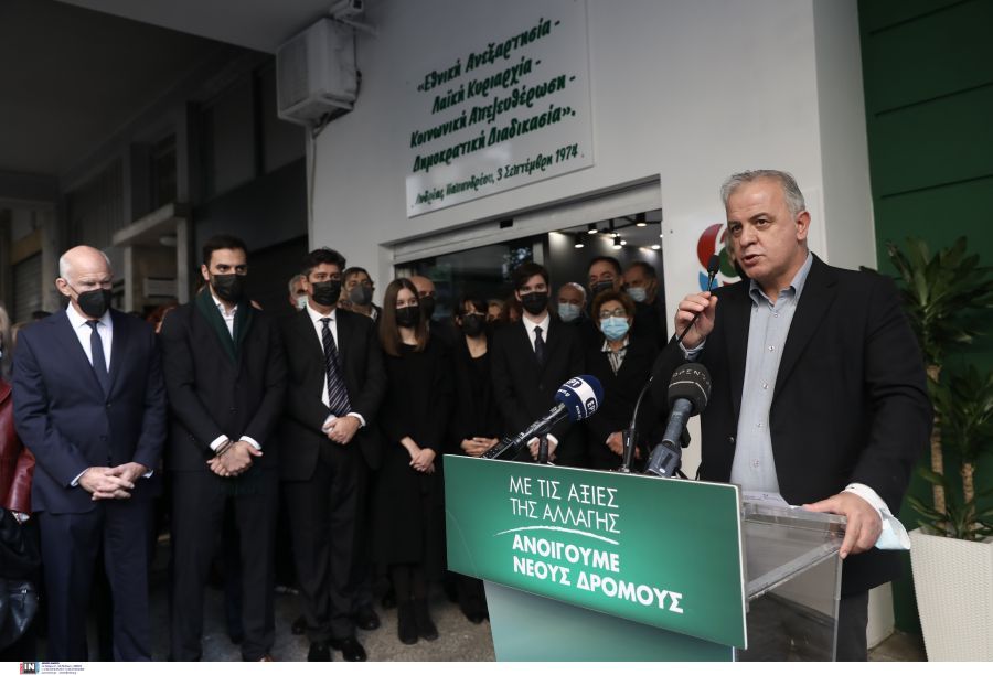 Μανώλης Θθωνας