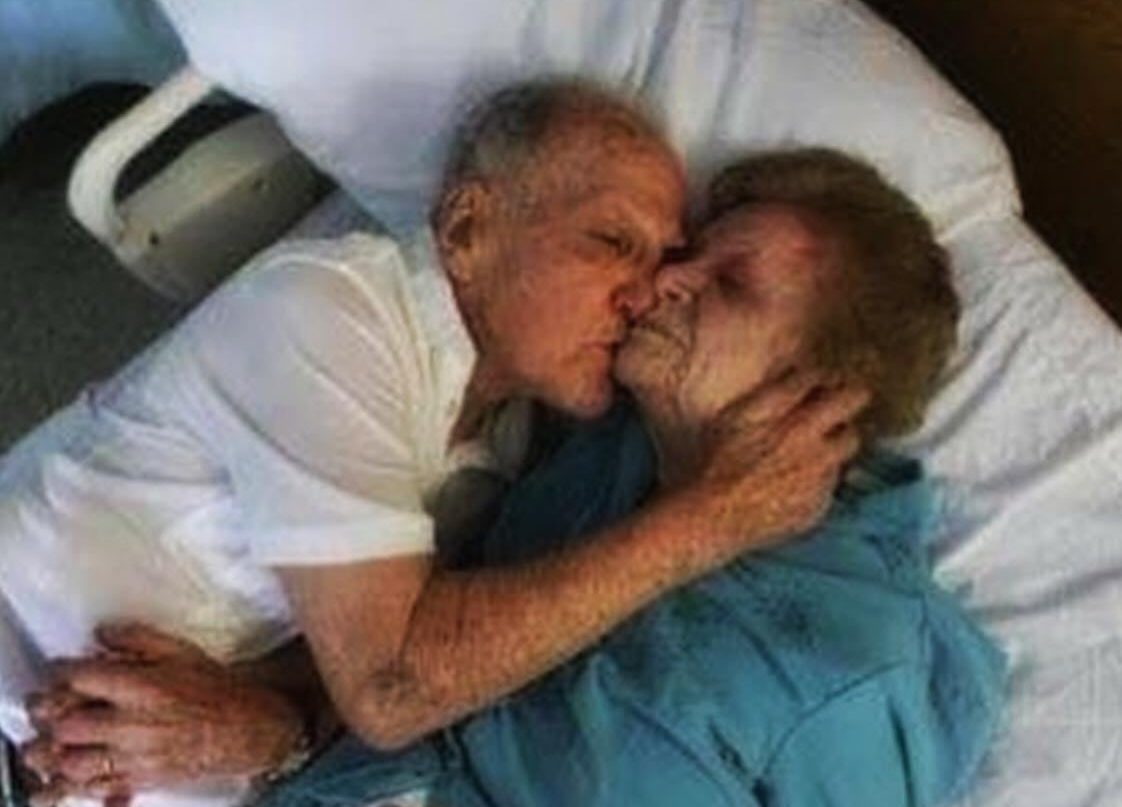 Συγκινεί ο Ηλίας Μόσιαλος – Η ιστορία με το ζευγάρι ηλικιωμένων