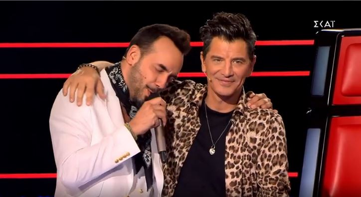 The Voice: Ο Πάνος Μουζουράκης έκανε… καντάδα στον Σάκη Ρουβά