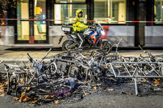 Ολλανδία: Δεύτερη νύχτα επεισοδίων για τα νέα μέτρα