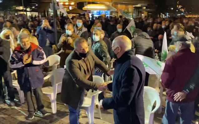 Σέρρες: Θερμή υποδοχή στον Γιώργο Παπανδρέου από φίλους και υποστηρικτές