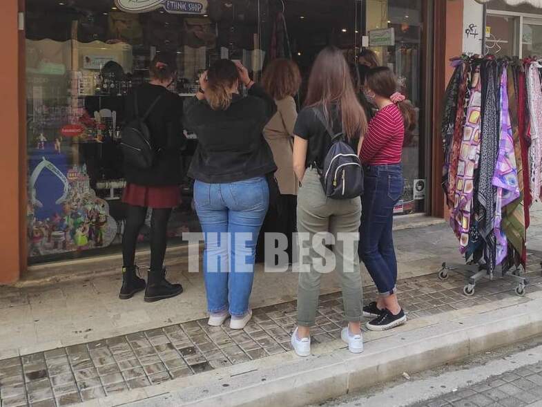 Κορονοϊός: Σαρωτικοί έλεγχοι και ουρές έξω από τα καταστήματα στην Πάτρα