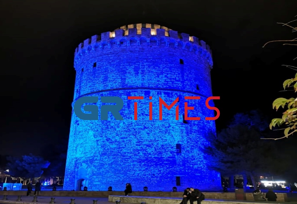 Θεσσαλονίκη: Στα «μπλε» Λευκός Πύργος, ομπρέλες και Μέγαρο Μουσικής – ΦΩΤΟ