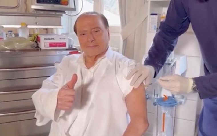 Σίλβιο Μπερλουσκόνι εμβόλιο