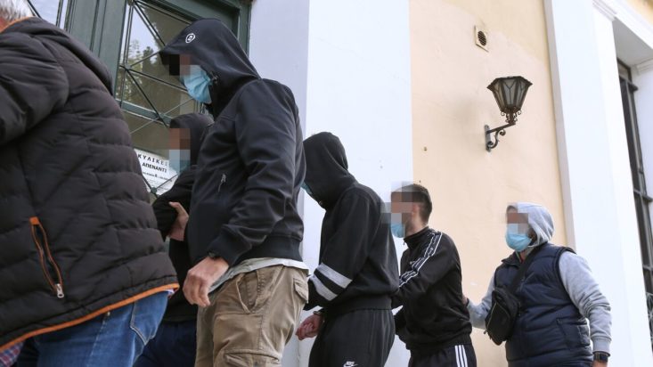 συμμορία ανηλίκων