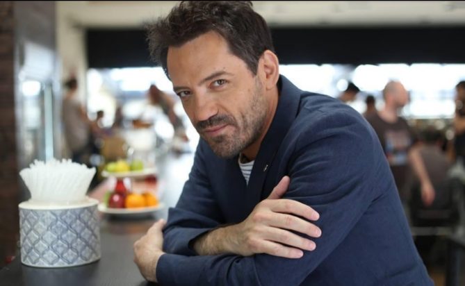 Θάνος Καλλίρης