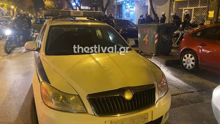 Θεσσαλονίκη: Νεαρός επιτέθηκε με τσεκούρι σε σύνδεσμο του ΠΑΟΚ – ΦΩΤΟ