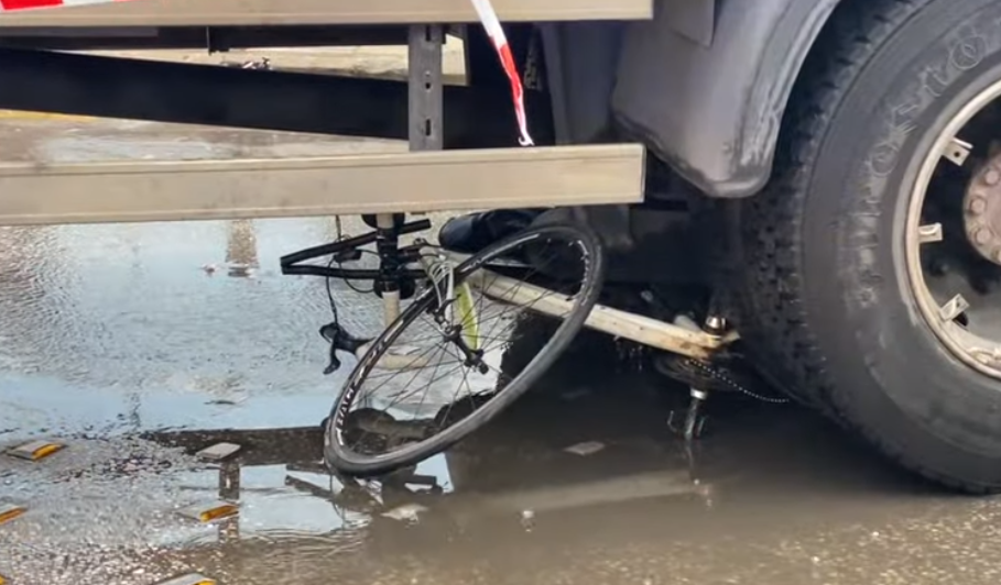 Θεσσαλονίκη: Τι λέει αυτόπτης μάρτυρας για την παράσυρση της ποδηλάτισσας