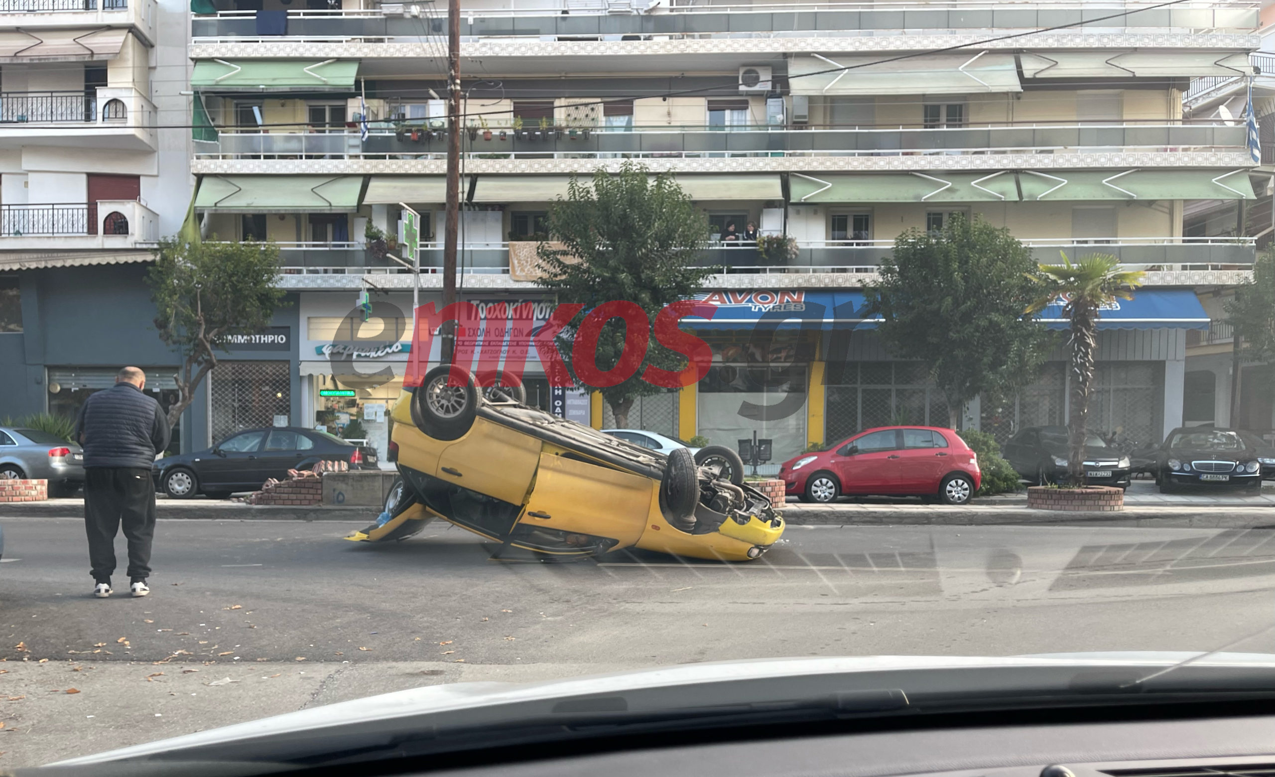 Τροχαίο – σοκ στη Θεσσαλονίκη – “Τούμπαρε” αυτοκίνητο
